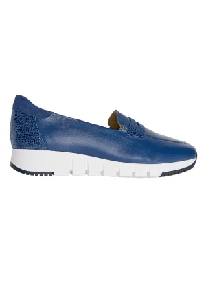 Comfort width leather moccasin