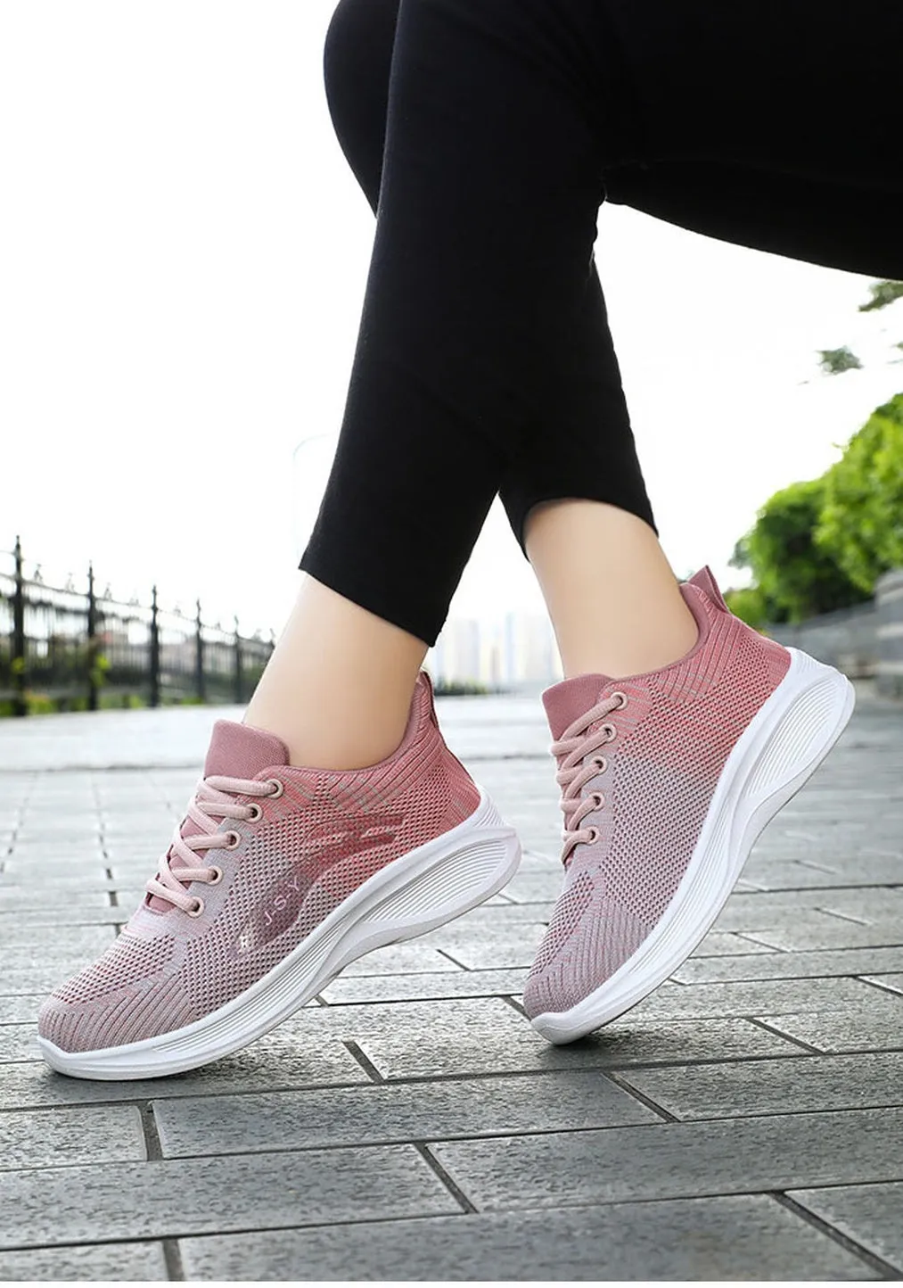 Lightweight Knitted Training Shoes for Women with Breathable Fabric