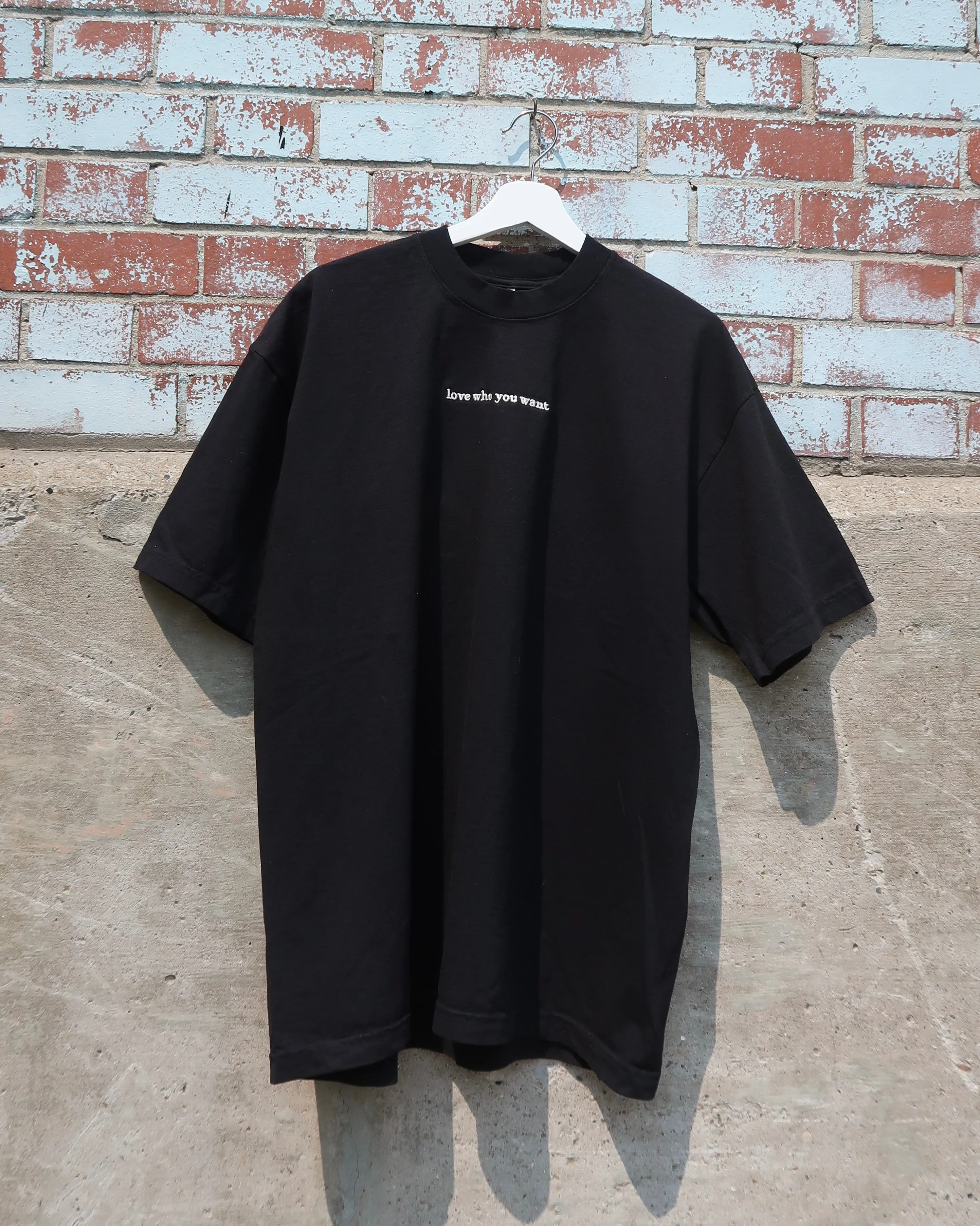 LOVE WHO YOU WANT relaxed heavy tee (BLACK)