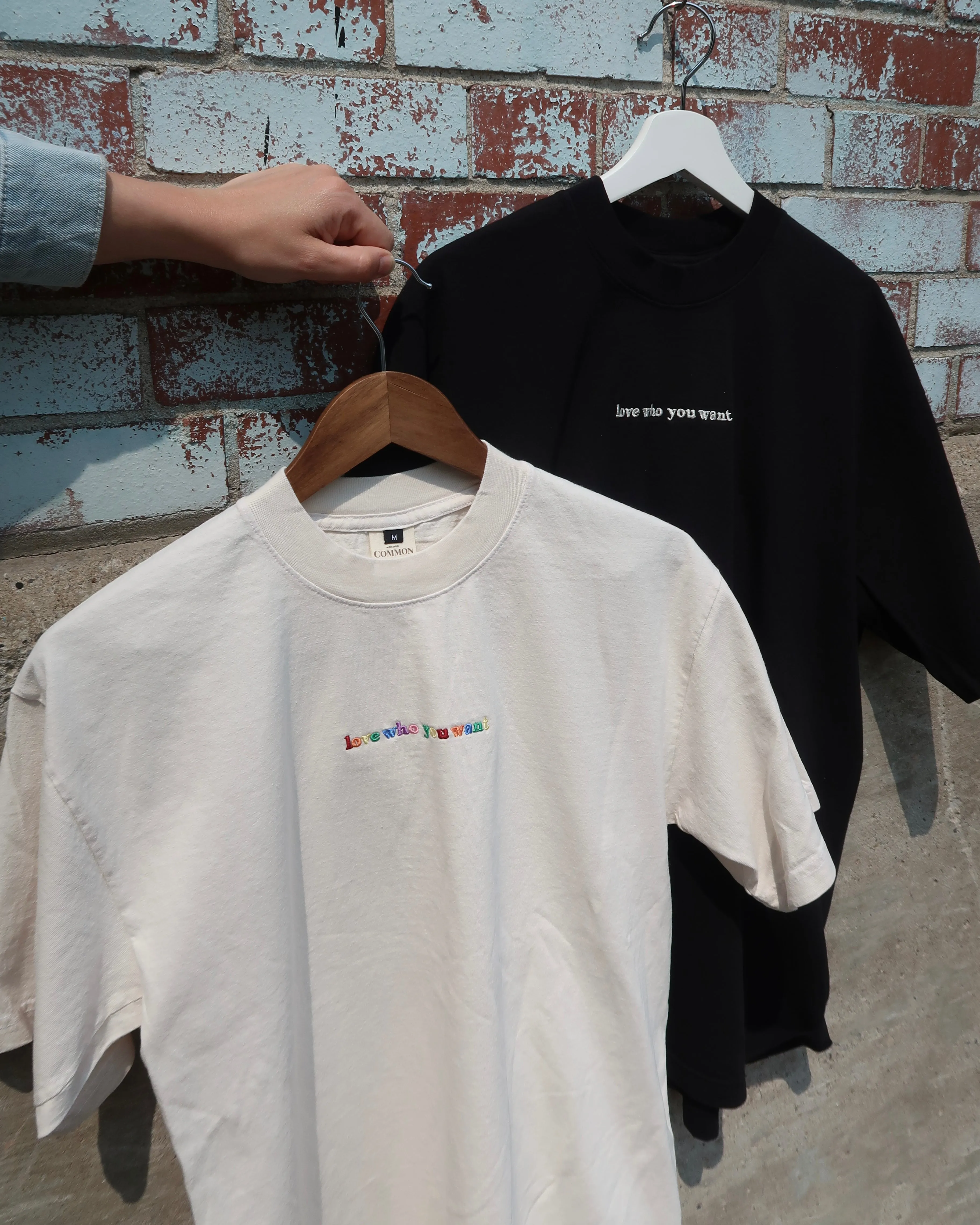 LOVE WHO YOU WANT relaxed heavy tee (BLACK)