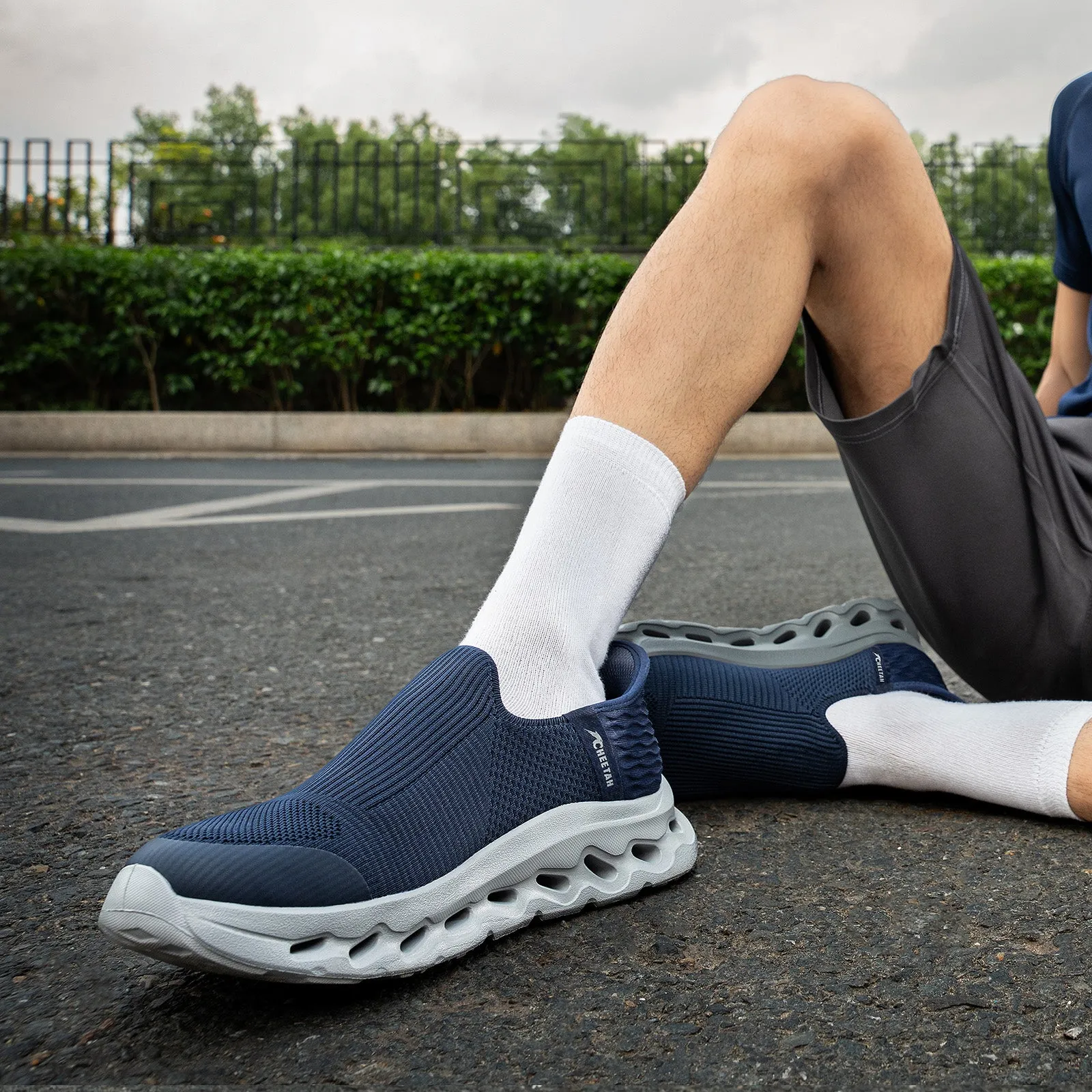 Men's running sneakers