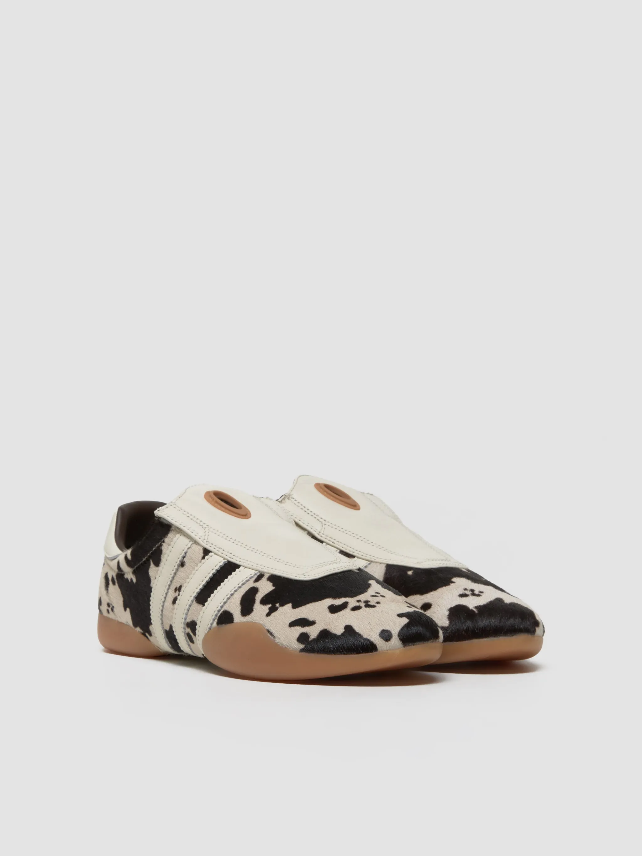 WMNS Taekwondo Mei Sneaker in Off White & Core Black