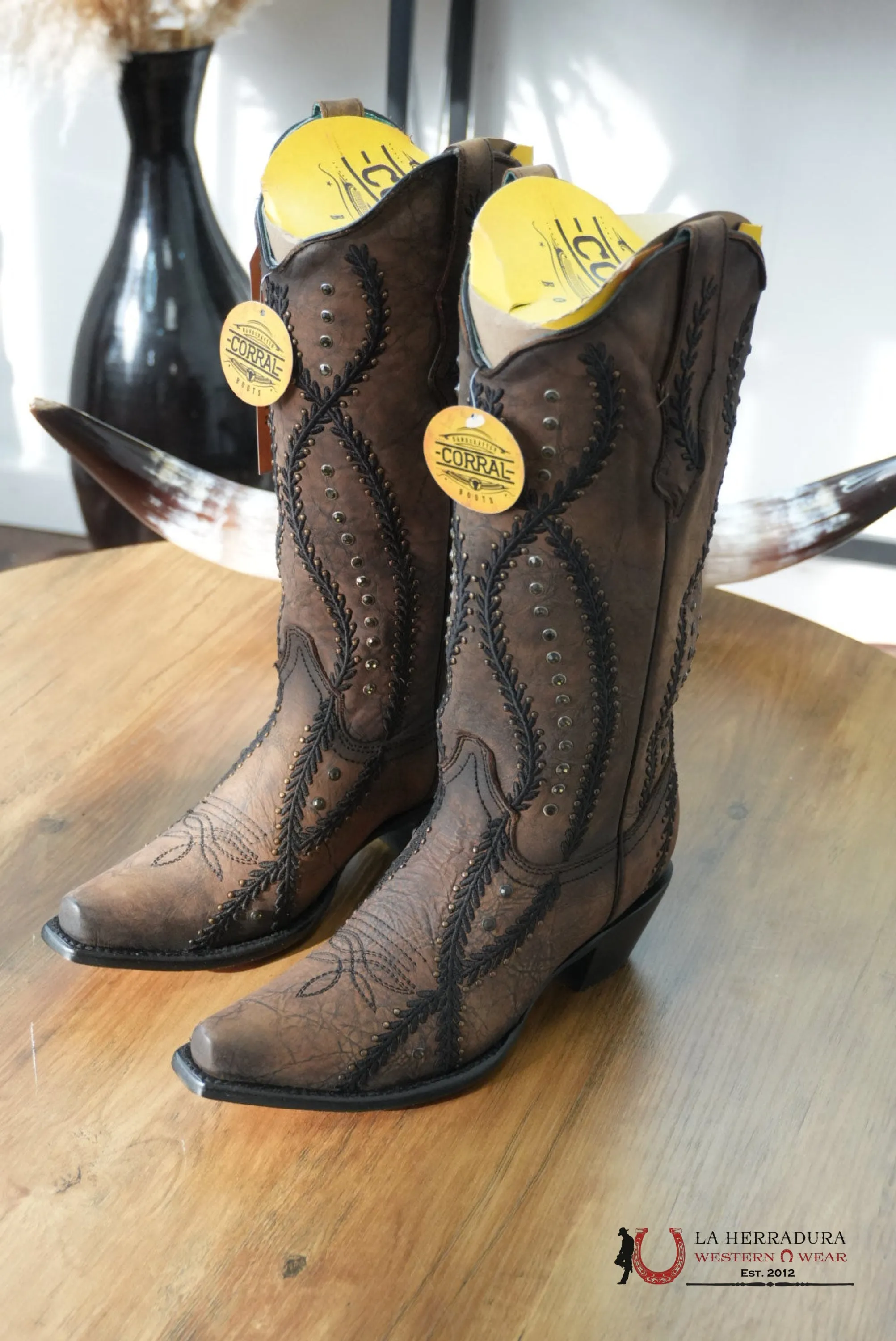 WOMENS CORRAL BROWN/BLACK EMB. CRYSTALS