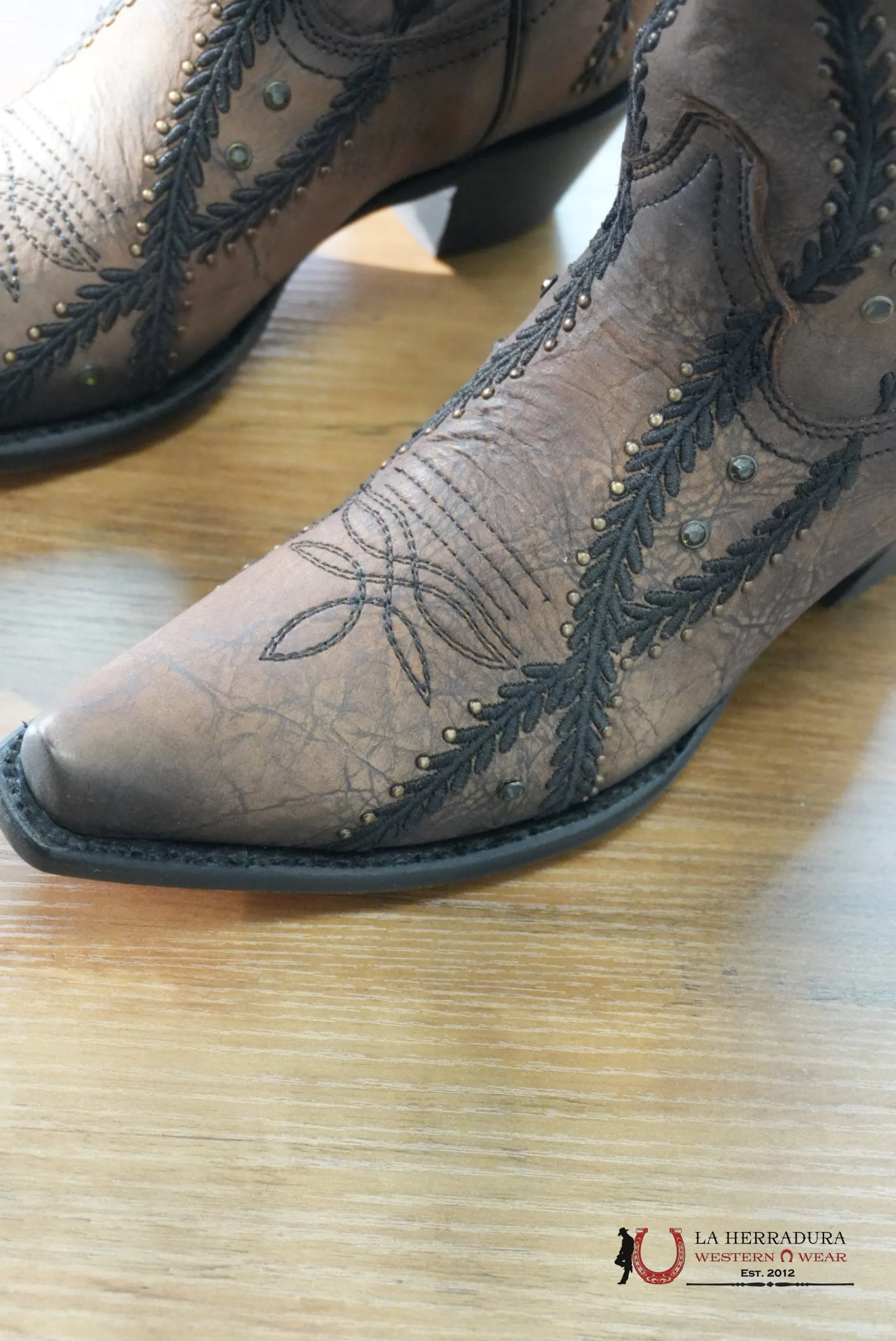 WOMENS CORRAL BROWN/BLACK EMB. CRYSTALS