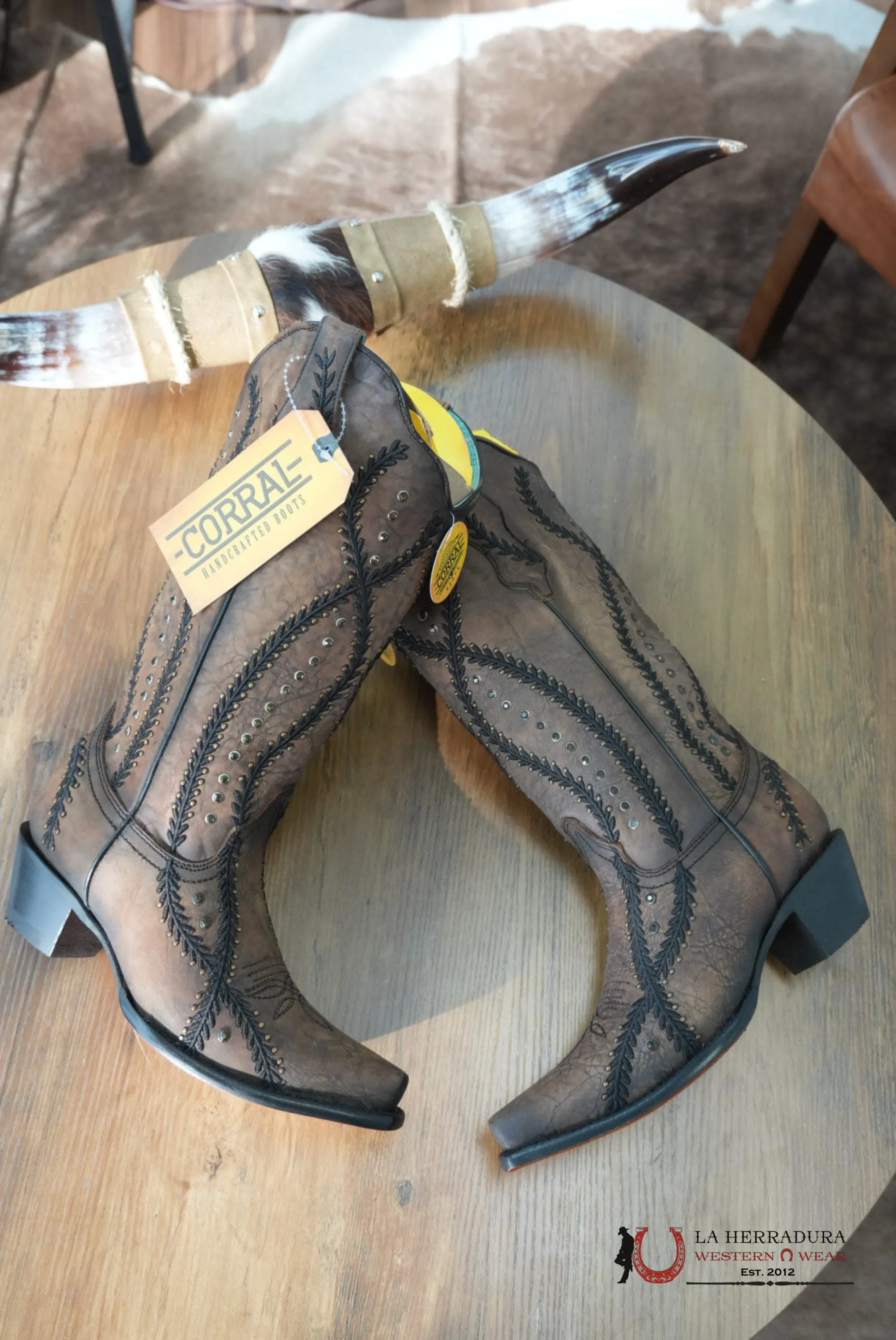 WOMENS CORRAL BROWN/BLACK EMB. CRYSTALS