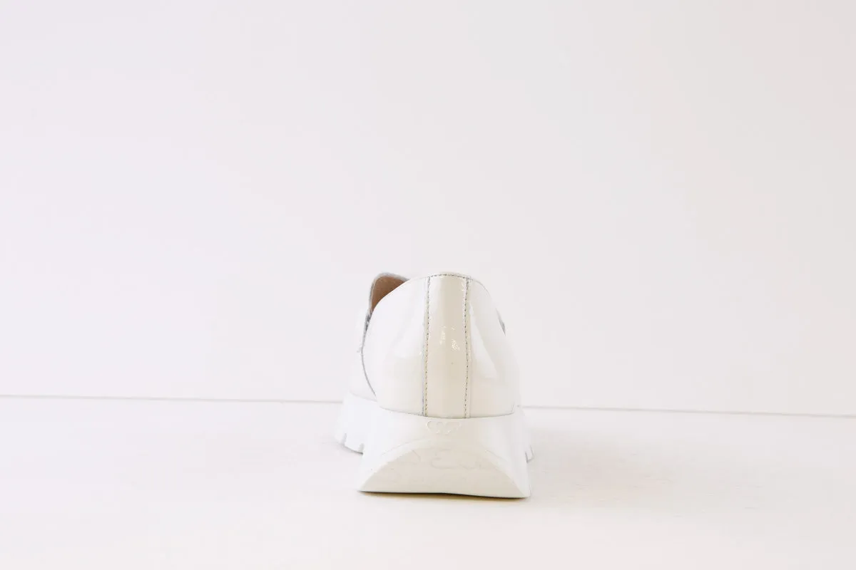 WONDERS - A-2444 FLAT SLIP-ON SHOE* - OFF WHITE PATENT