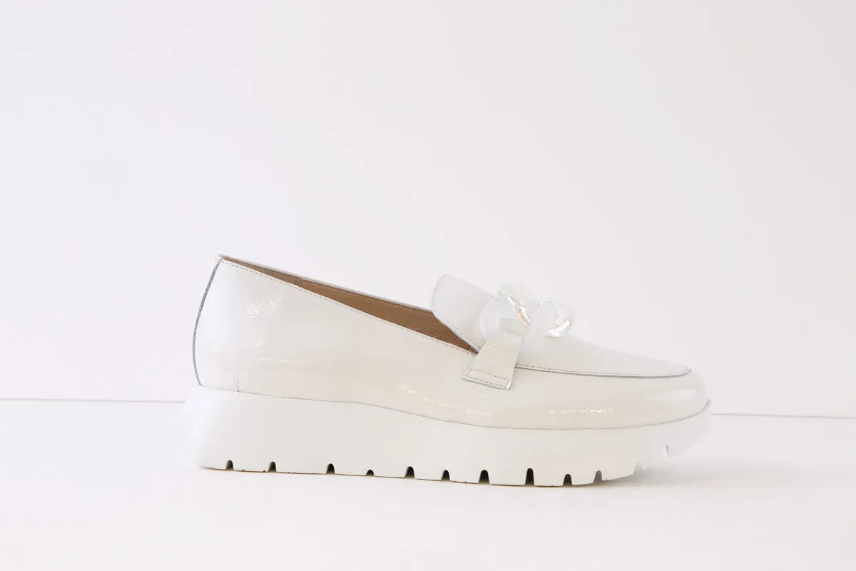 WONDERS - A-2444 FLAT SLIP-ON SHOE* - OFF WHITE PATENT
