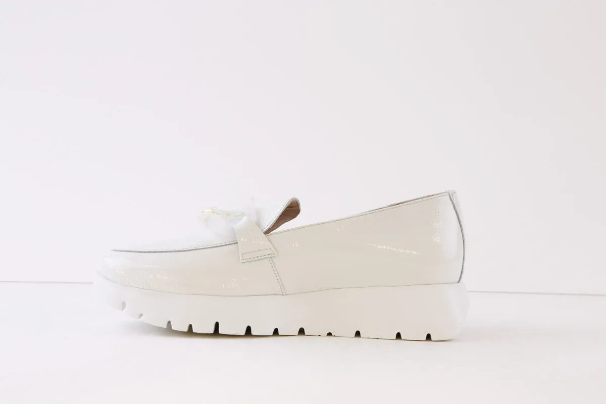 WONDERS - A-2444 FLAT SLIP-ON SHOE* - OFF WHITE PATENT